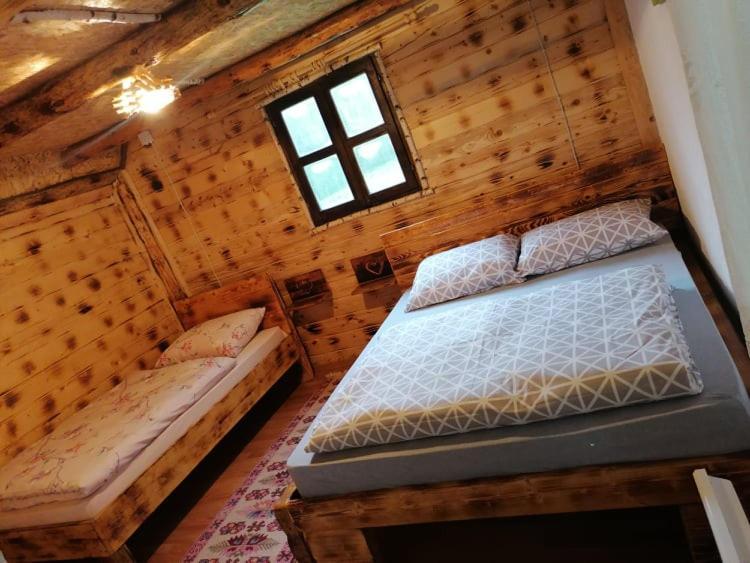 Hotel Etno Kuce Miljevic à Sipovo Extérieur photo