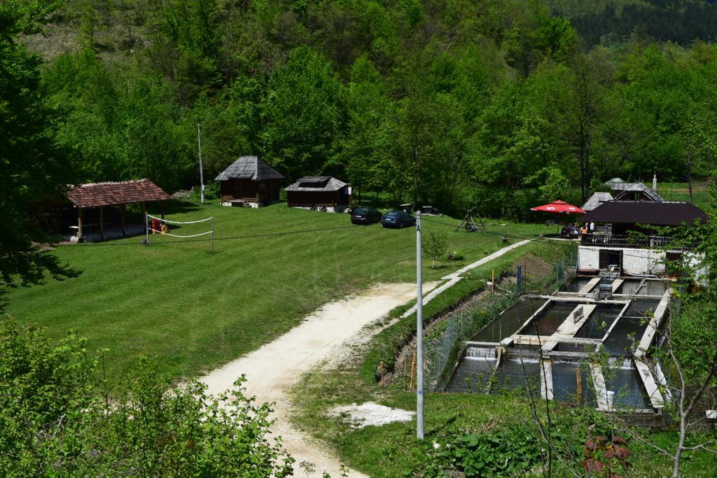 Hotel Etno Kuce Miljevic à Sipovo Extérieur photo