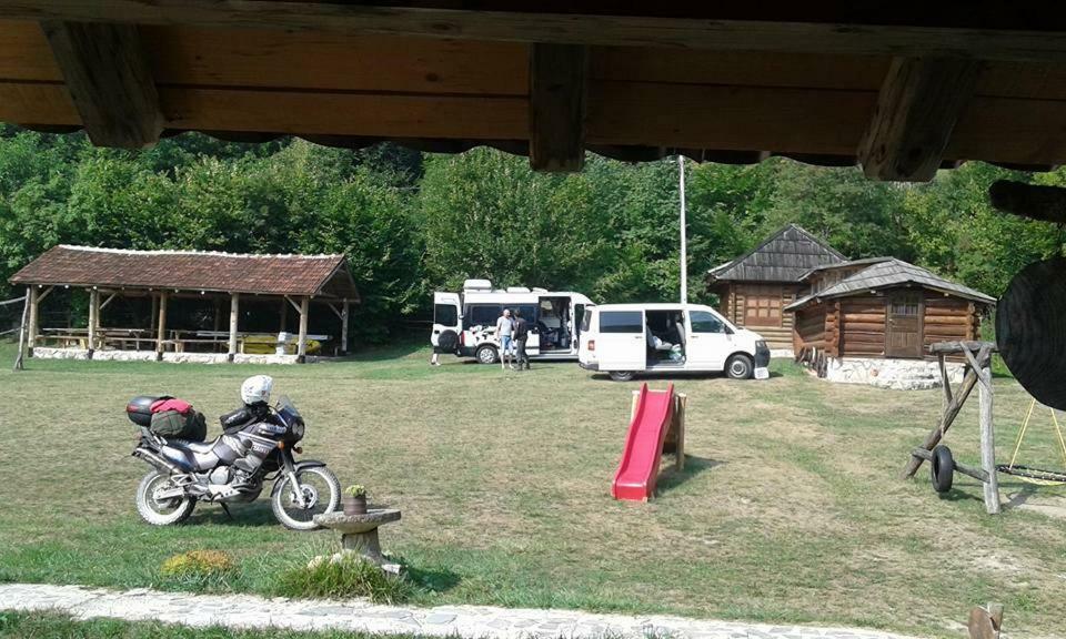 Hotel Etno Kuce Miljevic à Sipovo Extérieur photo