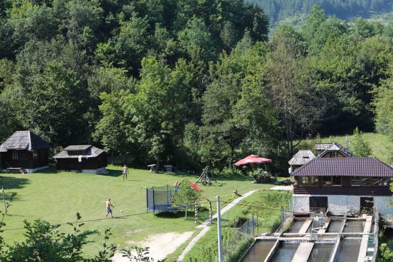 Hotel Etno Kuce Miljevic à Sipovo Extérieur photo